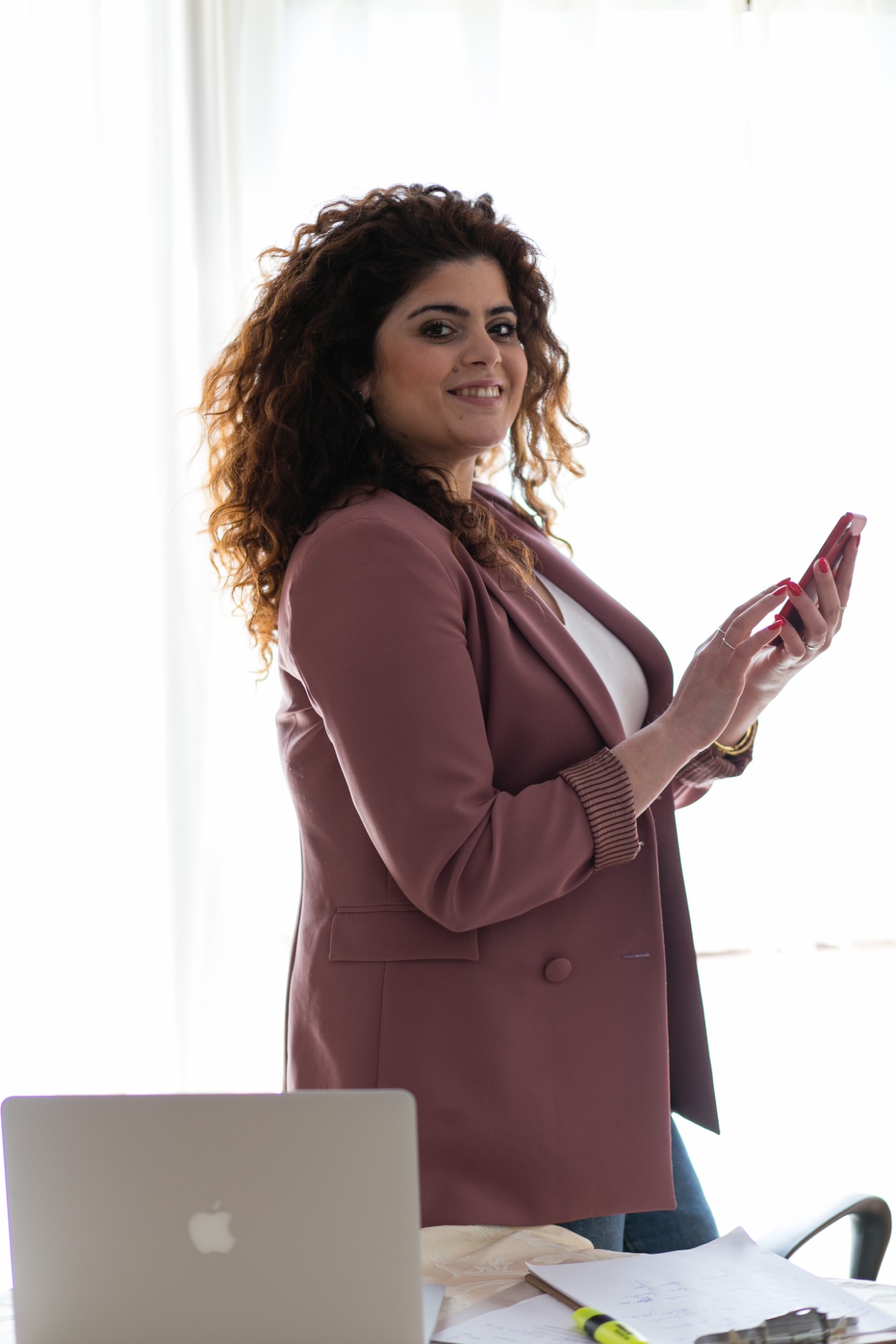 Lara Samaha nel suo ufficio, consulente marketing per aziende